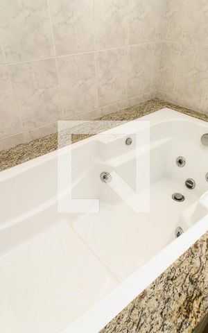 Casa à venda com 372m², 3 quartos e 4 vagasBanheiro da Suíte