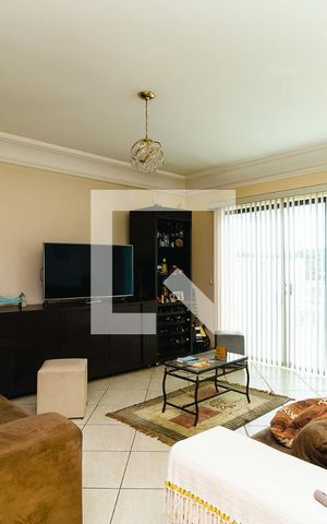 Casa à venda com 372m², 3 quartos e 4 vagasSala