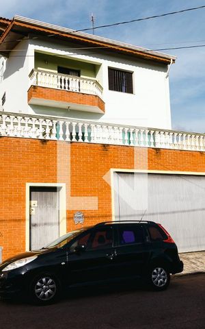 Casa à venda com 372m², 3 quartos e 4 vagasFachada e portaria