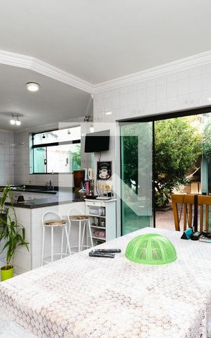 Casa à venda com 372m², 3 quartos e 4 vagasCozinha