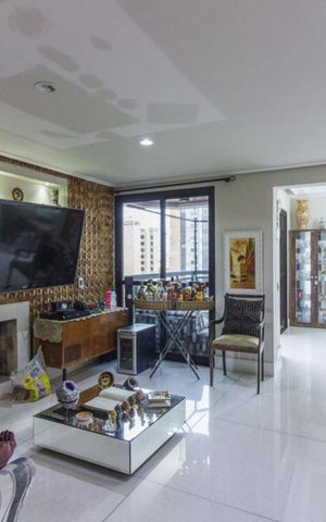 Apartamento à venda com 173m², 4 quartos e 3 vagas Apartamento à venda com 173m², 4 quartos e 3 vagasSala