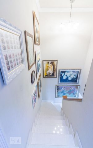 Apartamento à venda com 173m², 4 quartos e 3 vagas Apartamento à venda com 173m², 4 quartos e 3 vagasEscada