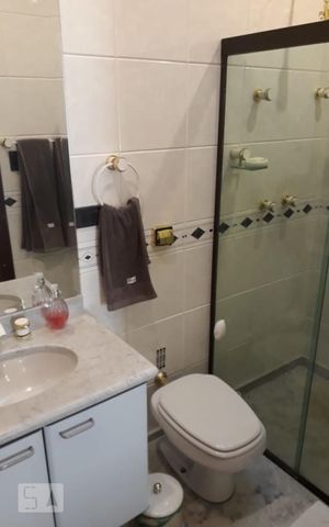 Casa à venda com 800m², 7 quartos e 6 vagas Casa à venda com 800m², 7 quartos e 6 vagasBanheiro