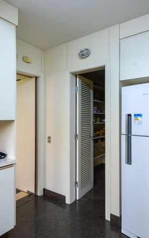 Apartamento à venda com 260m², 4 quartos e 4 vagas Apartamento à venda com 260m², 4 quartos e 4 vagasCozinha