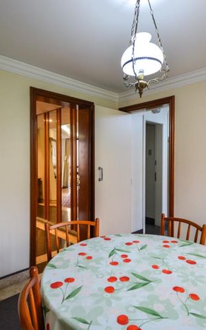 Apartamento à venda com 260m², 4 quartos e 4 vagas Apartamento à venda com 260m², 4 quartos e 4 vagasSala de Jantar