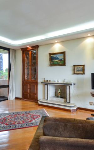Apartamento à venda com 260m², 4 quartos e 4 vagas Apartamento à venda com 260m², 4 quartos e 4 vagasSala