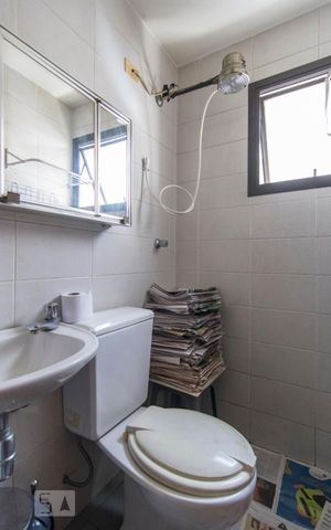 Apartamento à venda com 187m², 4 quartos e 3 vagas Apartamento à venda com 187m², 4 quartos e 3 vagasBanheiro de Serviço