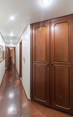 Apartamento à venda com 187m², 4 quartos e 3 vagas Apartamento à venda com 187m², 4 quartos e 3 vagasCorredor