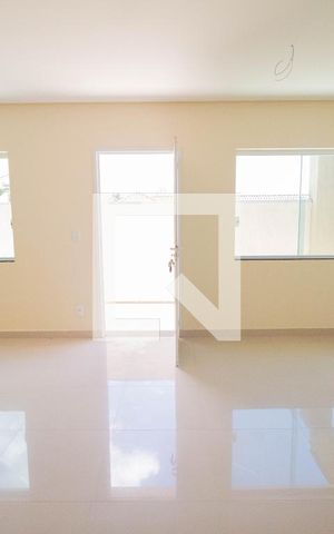 Casa à venda com 84m², 3 quartos e 3 vagas Casa à venda com 84m², 3 quartos e 3 vagasSala