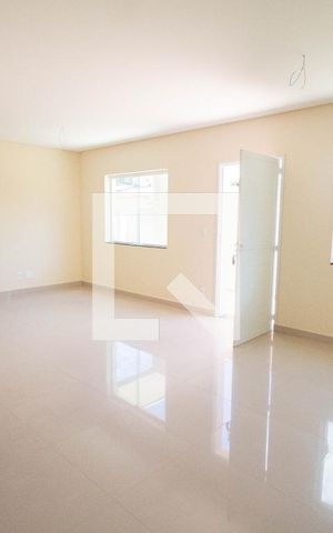 Casa à venda com 84m², 3 quartos e 3 vagas Casa à venda com 84m², 3 quartos e 3 vagasSala