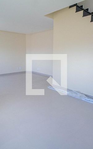 Casa à venda com 84m², 3 quartos e 3 vagas Casa à venda com 84m², 3 quartos e 3 vagasSala