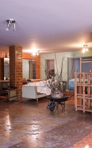 Casa à venda com 685m², 3 quartos e 4 vagas Casa à venda com 685m², 3 quartos e 4 vagasSala