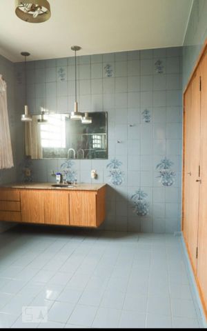 Casa à venda com 685m², 3 quartos e 4 vagas Casa à venda com 685m², 3 quartos e 4 vagasBanheiro