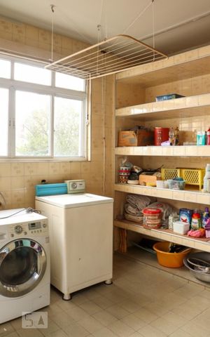 Casa à venda com 685m², 3 quartos e 4 vagas Casa à venda com 685m², 3 quartos e 4 vagasLavanderia