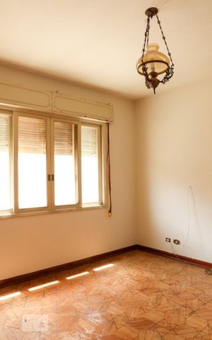 Casa à venda com 685m², 3 quartos e 4 vagas Casa à venda com 685m², 3 quartos e 4 vagasQuarto
