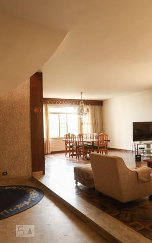 Casa à venda com 685m², 3 quartos e 4 vagas Casa à venda com 685m², 3 quartos e 4 vagasSala
