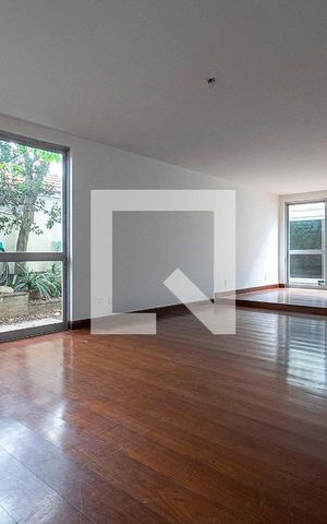 Casa à venda com 377m², 4 quartos e 5 vagas Casa à venda com 377m², 4 quartos e 5 vagasSala 1