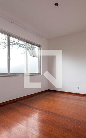 Casa à venda com 377m², 4 quartos e 5 vagas Casa à venda com 377m², 4 quartos e 5 vagasSala 2