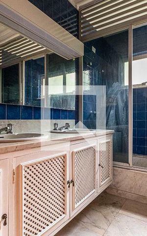 Casa à venda com 377m², 4 quartos e 5 vagas Casa à venda com 377m², 4 quartos e 5 vagasSuíte 1 - Banheiro