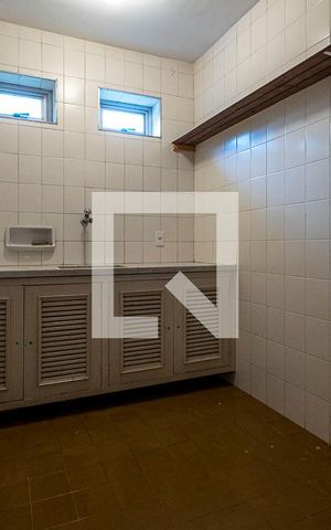 Casa à venda com 377m², 4 quartos e 5 vagas Casa à venda com 377m², 4 quartos e 5 vagasGaragem - Cozinha