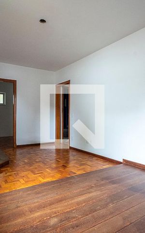 Casa à venda com 377m², 4 quartos e 5 vagas Casa à venda com 377m², 4 quartos e 5 vagasSuíte 1