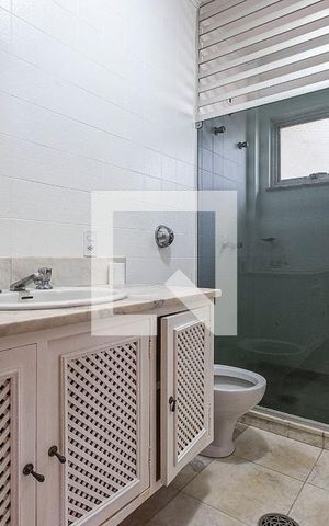 Casa à venda com 377m², 4 quartos e 5 vagas Casa à venda com 377m², 4 quartos e 5 vagasBanheiro Social