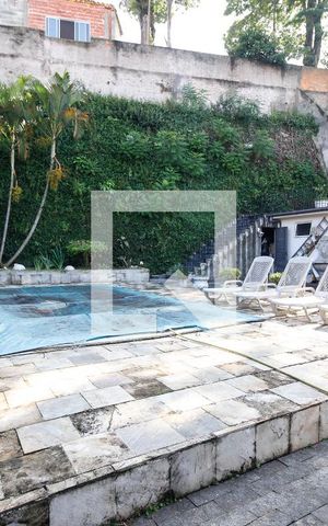 Casa à venda com 700m², 4 quartos e sem vaga Casa à venda com 700m², 4 quartos e sem vagaPiscina