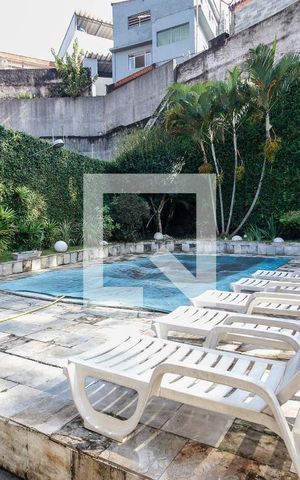 Casa à venda com 700m², 4 quartos e sem vaga Casa à venda com 700m², 4 quartos e sem vagaPiscina