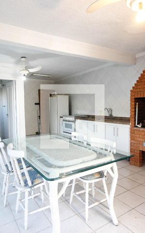 Casa à venda com 700m², 4 quartos e sem vaga Casa à venda com 700m², 4 quartos e sem vagaChurrasqueira
