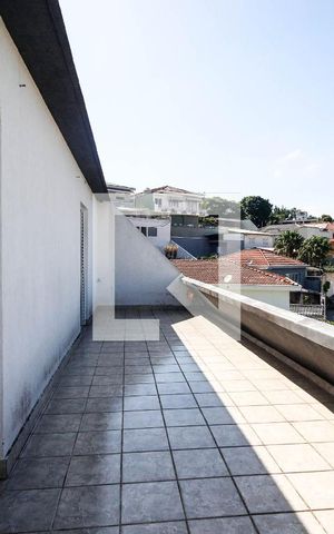 Casa à venda com 700m², 4 quartos e sem vaga Casa à venda com 700m², 4 quartos e sem vagaVaranda