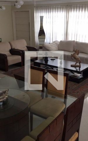 Casa à venda com 682m², 3 quartos e 10 vagas Casa à venda com 682m², 3 quartos e 10 vagasSala