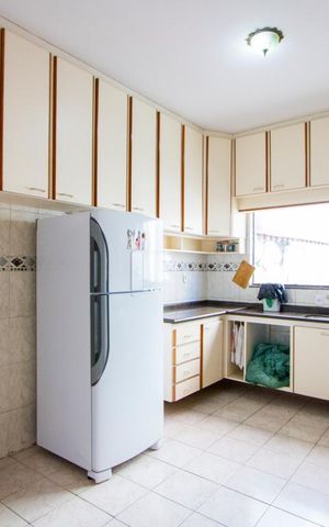 Casa à venda com 290m², 5 quartos e 5 vagas Casa à venda com 290m², 5 quartos e 5 vagasCozinha