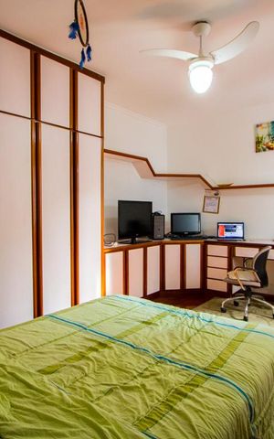 Casa à venda com 290m², 5 quartos e 5 vagas Casa à venda com 290m², 5 quartos e 5 vagasQuarto 2 - Suíte