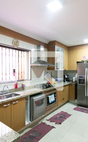 Casa à venda com 400m², 4 quartos e 3 vagas Casa à venda com 400m², 4 quartos e 3 vagasCozinha