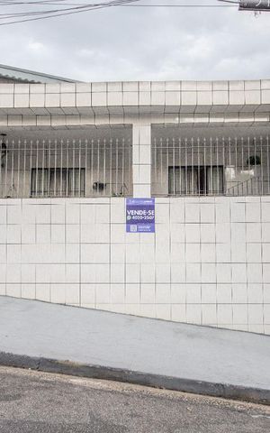 Casa à venda com 110m², 4 quartos e 1 vagaFachada
