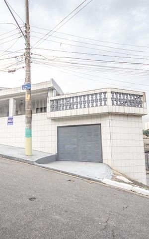 Casa à venda com 110m², 4 quartos e 1 vagaFachada