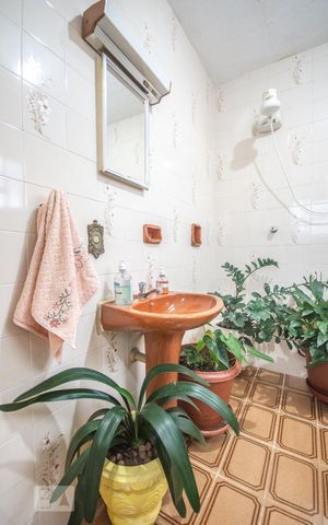 Casa à venda com 110m², 4 quartos e 1 vagaBanheiro 2