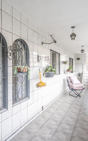 Casa à venda com 110m², 4 quartos e 1 vagaCorredor