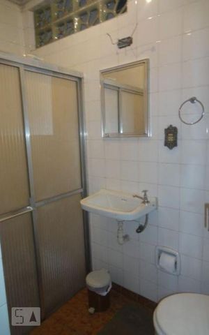 Casa à venda com 199m², 3 quartos e 2 vagas Casa à venda com 199m², 3 quartos e 2 vagasBanheiro