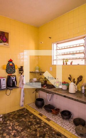 Casa à venda com 250m², 4 quartos e 4 vagas Casa à venda com 250m², 4 quartos e 4 vagasCozinha
