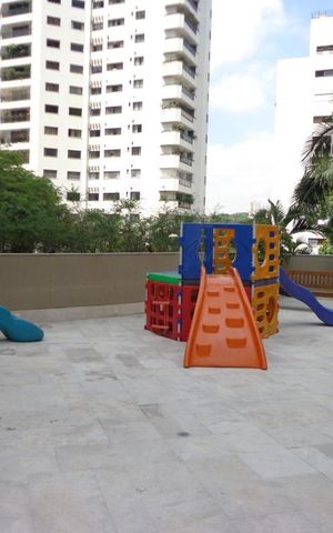Apartamento à venda com 306m², 3 quartos e 6 vagas Apartamento à venda com 306m², 3 quartos e 6 vagasÁrea Externa