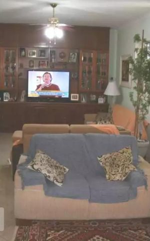 Casa à venda com 276m², 3 quartos e 5 vagas Casa à venda com 276m², 3 quartos e 5 vagasSala