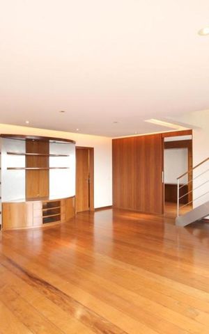 Apartamento à venda com 500m², 5 quartos e 4 vagas Apartamento à venda com 500m², 5 quartos e 4 vagasSala