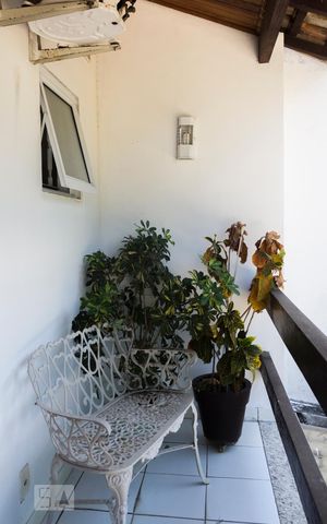 Casa à venda com 200m², 4 quartos e 4 vagasVaranda da suíte
