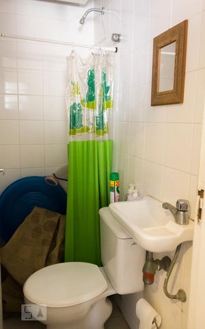 Casa à venda com 200m², 4 quartos e 4 vagasBanheiro de Serviço