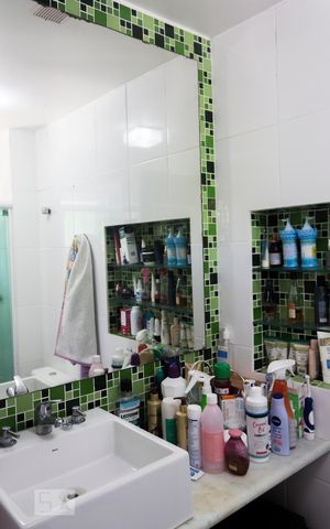 Casa à venda com 200m², 4 quartos e 4 vagasBanheiro da Suíte