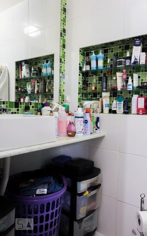 Casa à venda com 200m², 4 quartos e 4 vagasBanheiro da Suíte