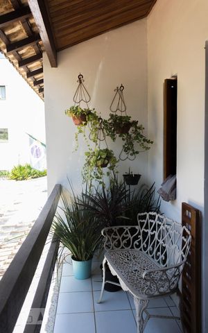 Casa à venda com 200m², 4 quartos e 4 vagasVaranda da suíte
