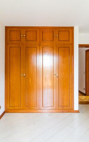 Apartamento à venda com 360m², 4 quartos e 5 vagas Apartamento à venda com 360m², 4 quartos e 5 vagasQuarto