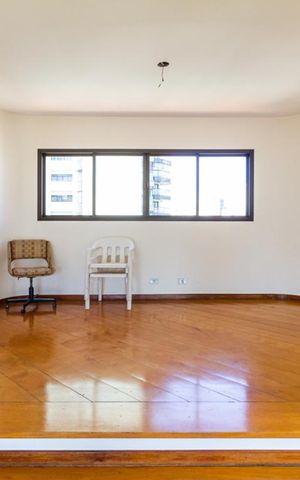 Apartamento à venda com 360m², 4 quartos e 5 vagas Apartamento à venda com 360m², 4 quartos e 5 vagasSala